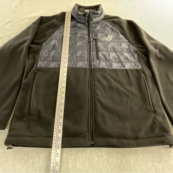 NEW BALANCE BRAND GRAFIC LIGHTWEIGHT MEN’S FLEECE JACKET SIZE: XL BLACK AND GRAY - Picture 6 of 16